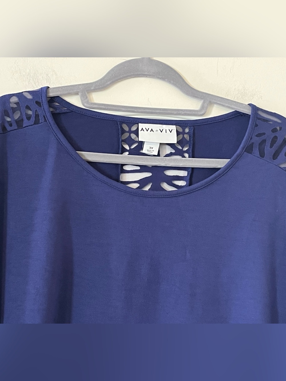 Ava & Viv Dark Royal Blue Laser-Cut Shoulder Long Top - Women’s Size 3X - Picture 3 of 14